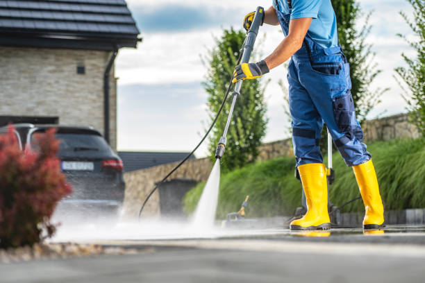 Why Choose Our Certified Pressure Washing Experts for Your Project Needs in Laurium, MI?